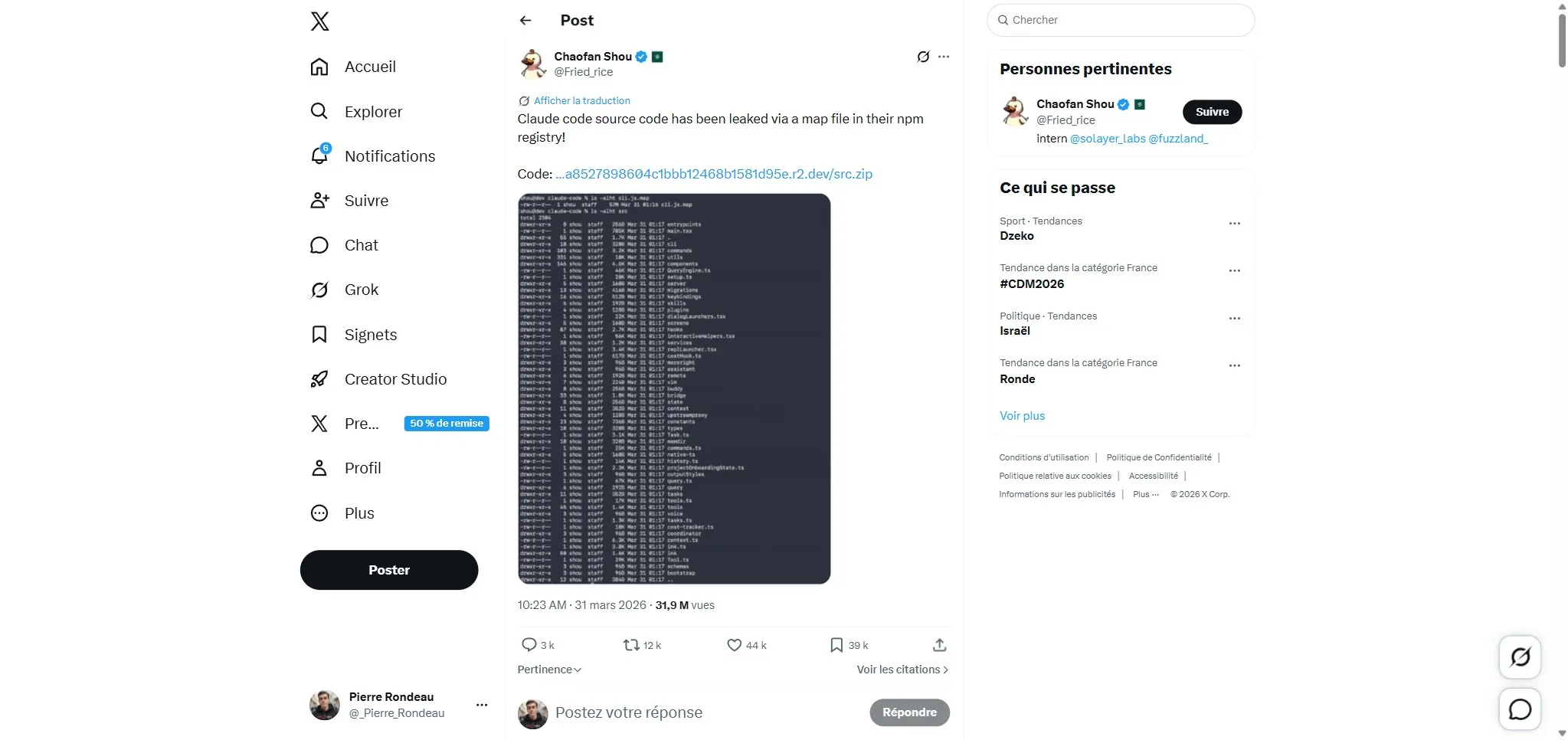 Tweet from Chaofan Shou revealing the Claude Code source code leak via npm